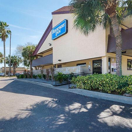 Bay Inn On Busch Tampa Exterior photo