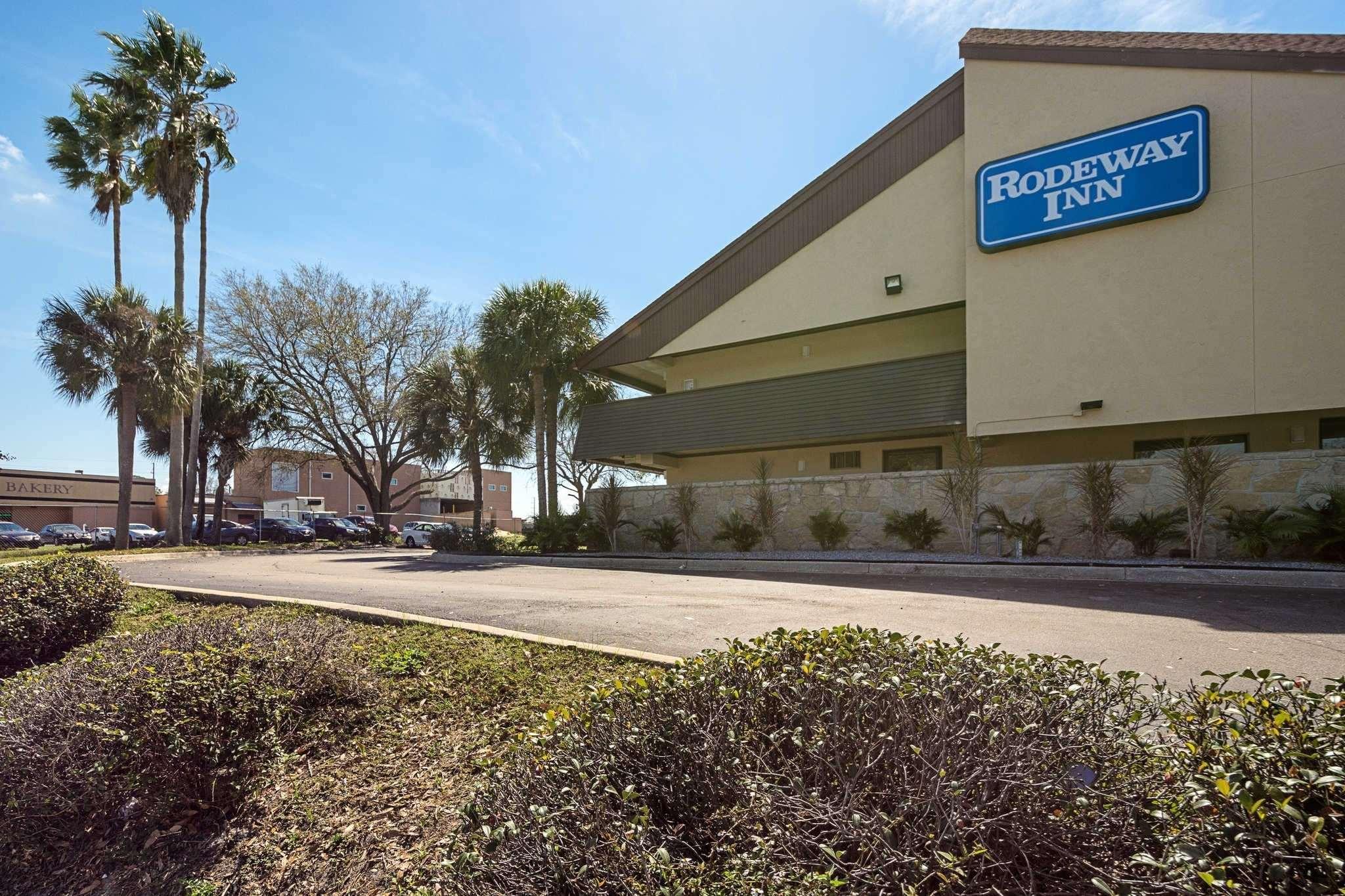 Bay Inn On Busch Tampa Exterior photo